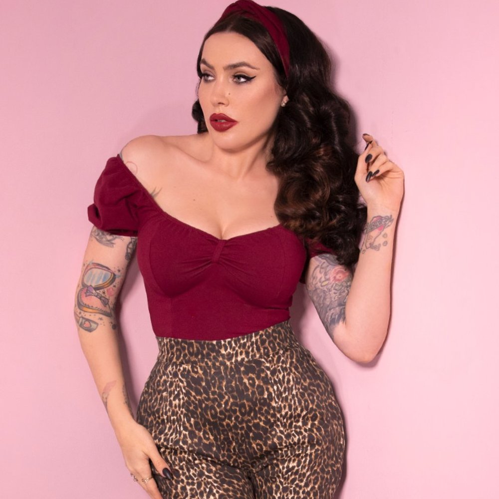 POWDER PUFF TOP IN BURGUNDY